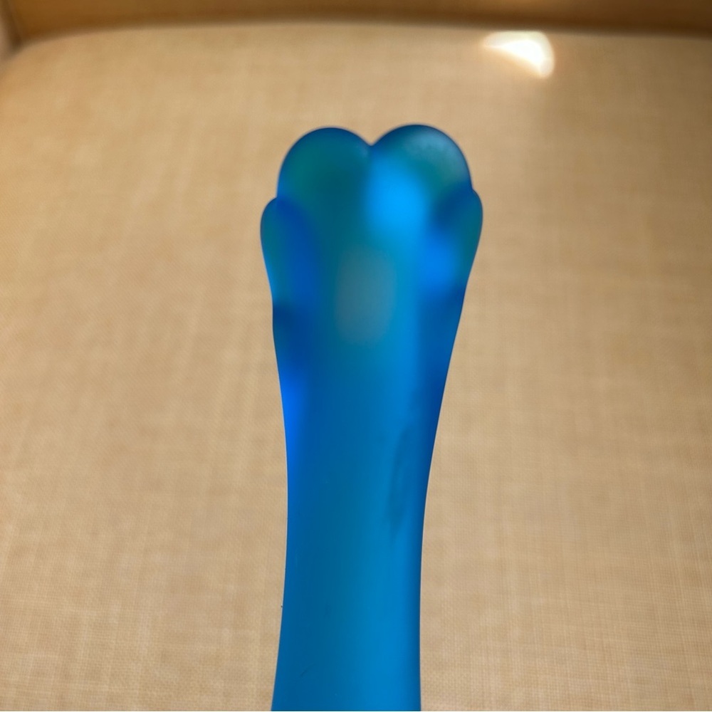 Vintage Westmoreland Glass Bud Vase Swung Misty Satin blue daisy hand painted - Picture 8 of 9